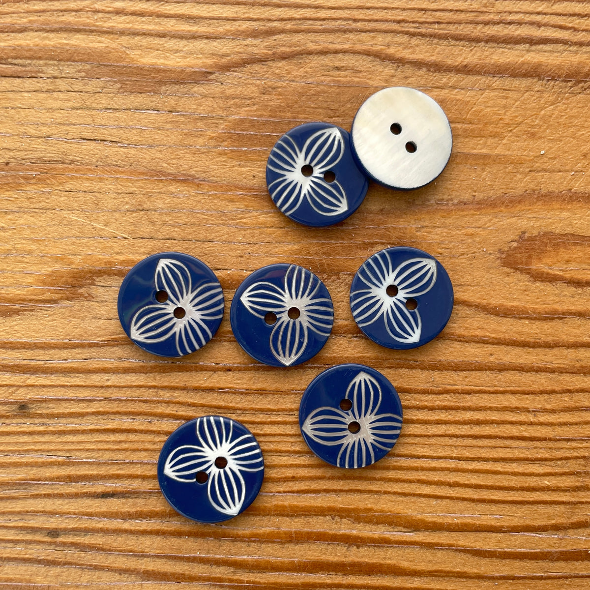 Shell Buttons - Off Center Laser Flower – EWE fine fiber goods