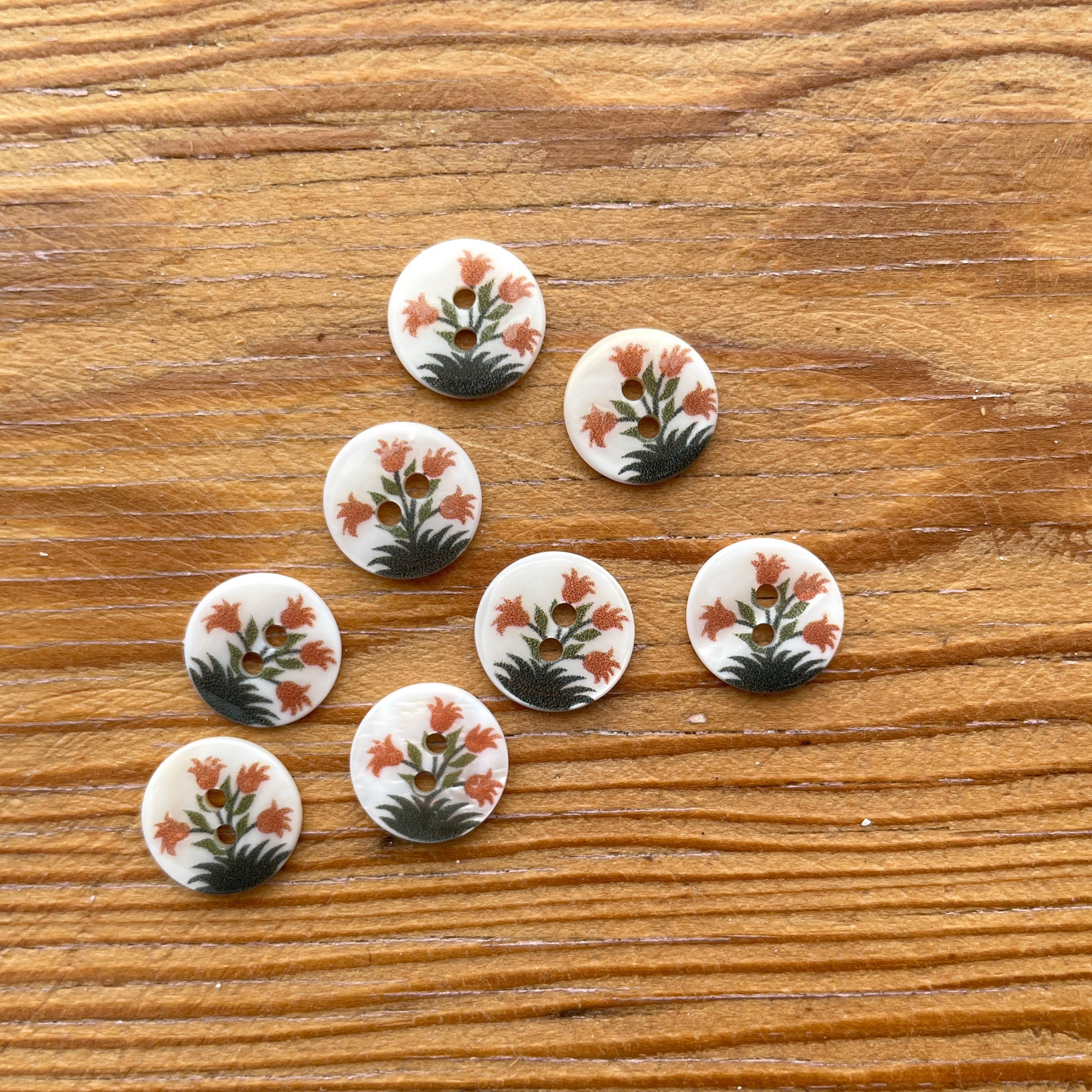 Shell Buttons - Red Flowers – EWE fine fiber goods
