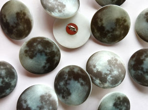 Full Moon Matte Shell Buttons