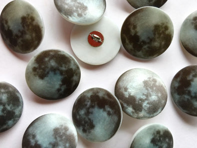 Full Moon Matte Shell Buttons