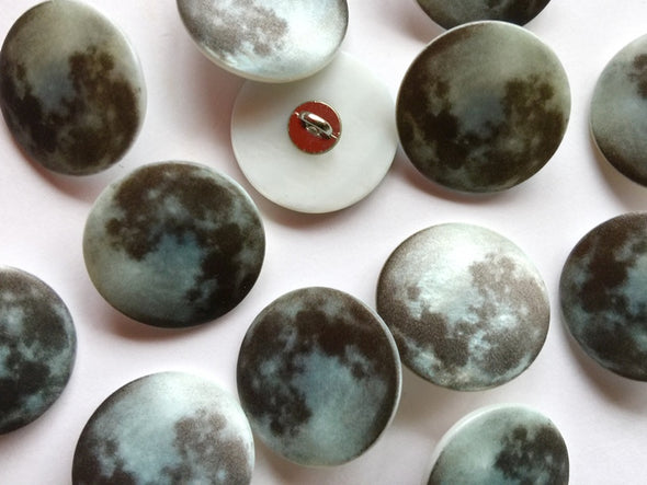Full Moon Matte Shell Buttons