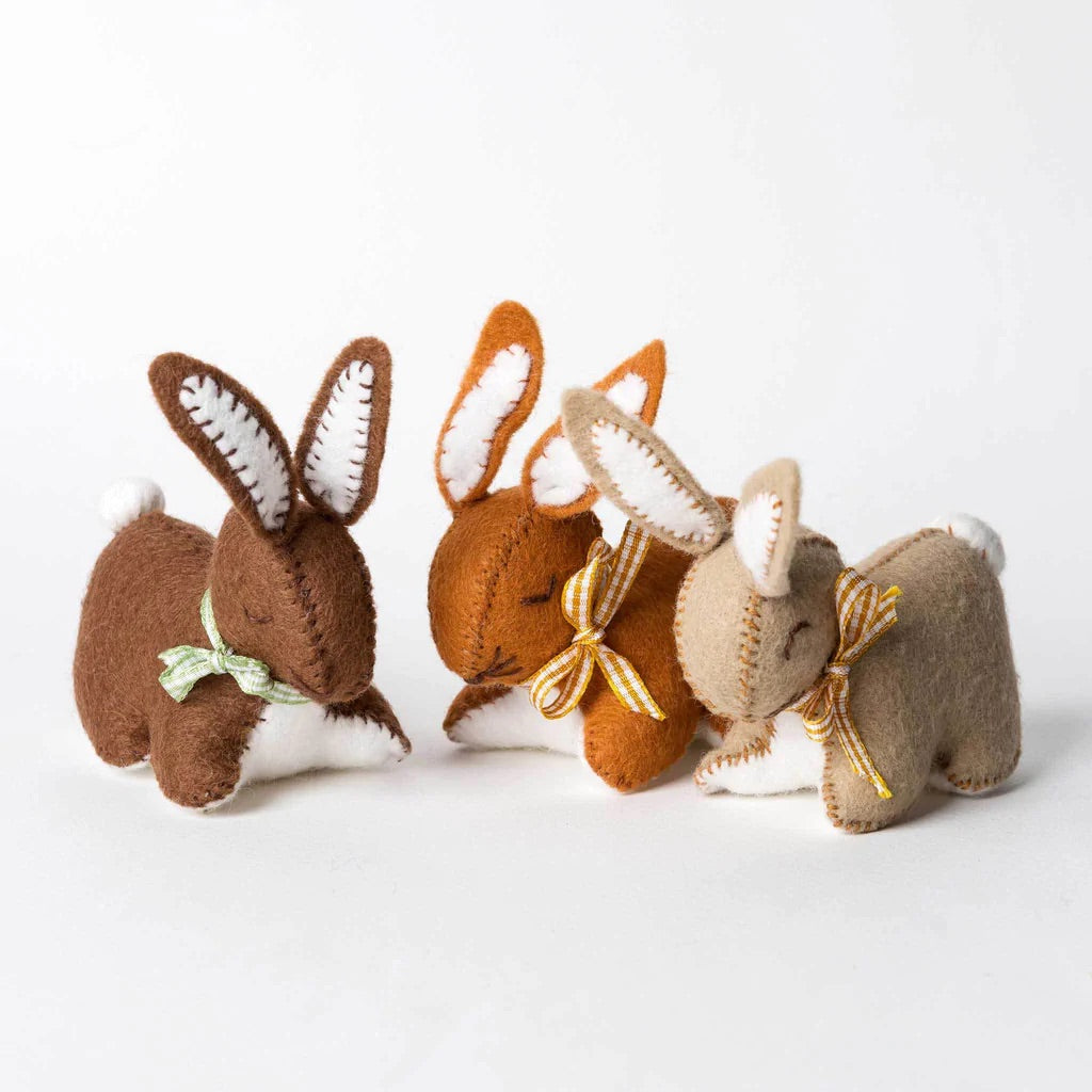 Kata Golda} DIY Felt Animal Kit :: Bunnies and Carrot – Ellington & French