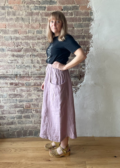 https://ewefibers.com/cdn/shop/products/JessamySaharaPocketSkirt_394x.jpg?v=1647633125